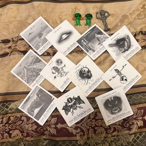 🛸VINTAGE ALIEN TRADING CARDS + 3 TOYS BUNDLE LOT